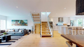 Fully Renovated Contempory 4 bedroom Mountain Home